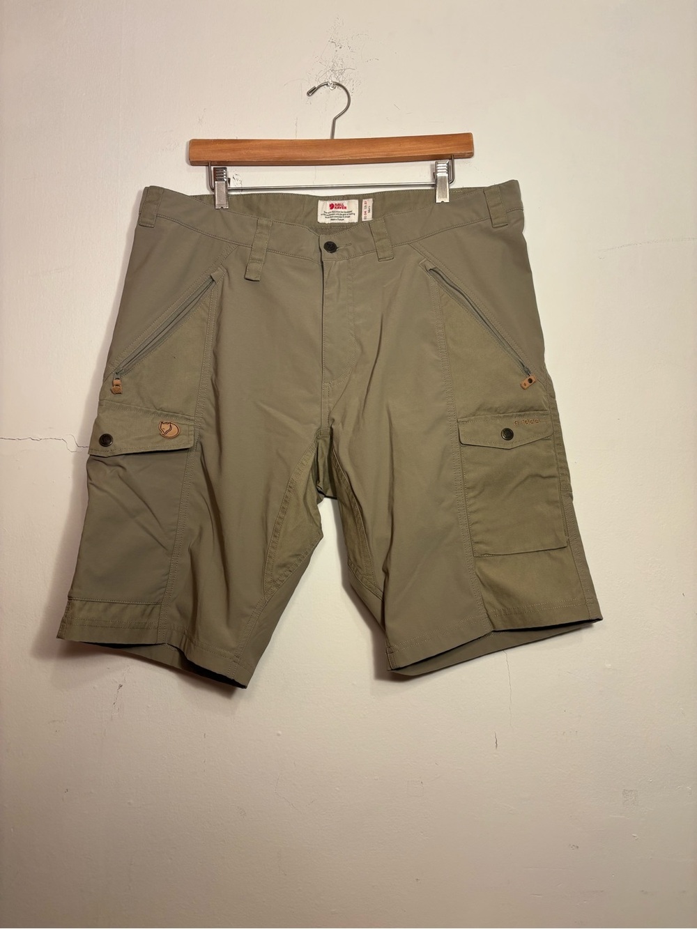 Fjallraven Men's Cargo Shorts in Olive Green